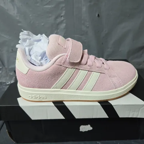 BOXED PAIR OF ADIDAS GRAND COURT 00S KIDS TRAINERS IN PINK - UK 12K