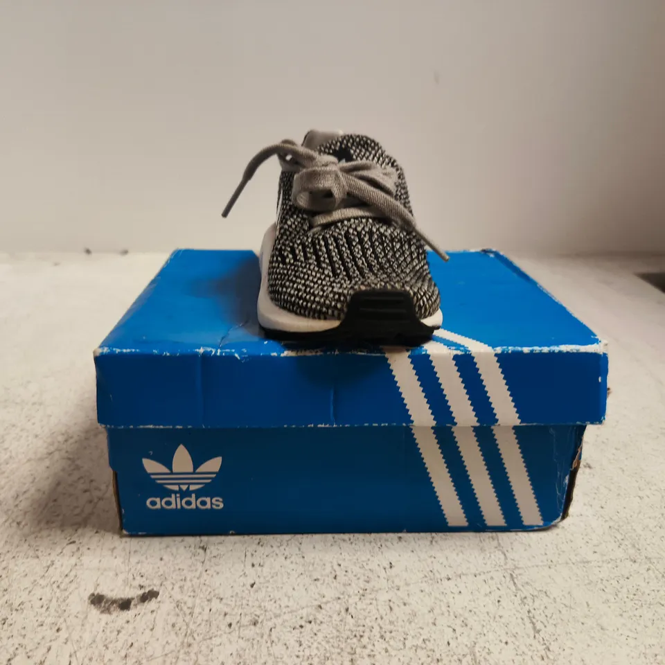BOXED PAIR OF ADIDAS SWIFT RUN INFANT SHOES IN BLACK/WHITE SIZE 5