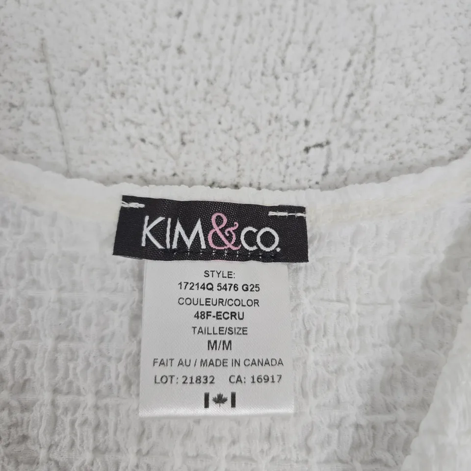 KIM & CO WHITE TEXTURED SLEEVELESS BUTTON-FRONT VEST – ECRU, SIZE M/M