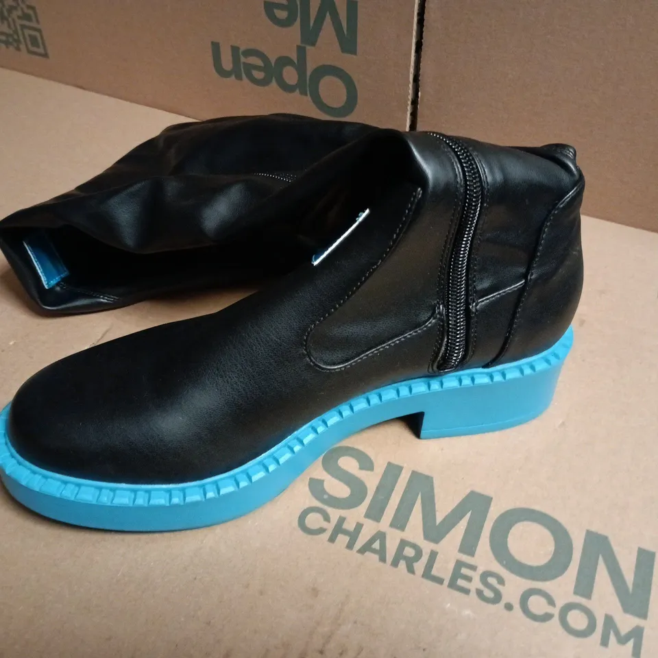 BOXED KOI THE HATSUNE MIKU LONG BOOTS IN BLACK - UK5