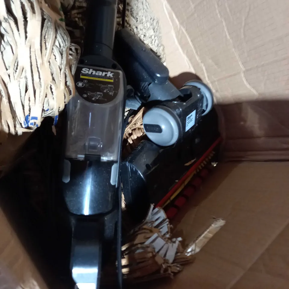 SHARK CORDED STICK VACUUM HZ500UKT