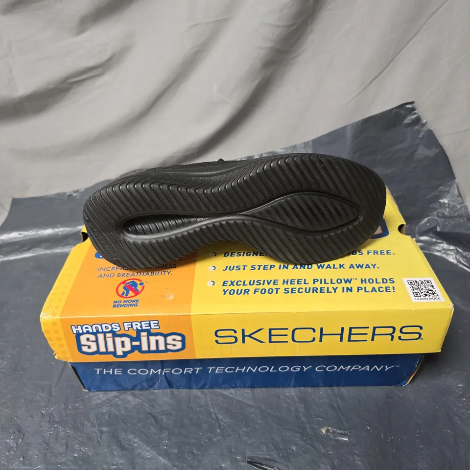 SKECHERS HANDS FREE SLIP-INS SLIP-ON SHOES – BLACK, MEMORY FOAM (BOXED) SIZE 4