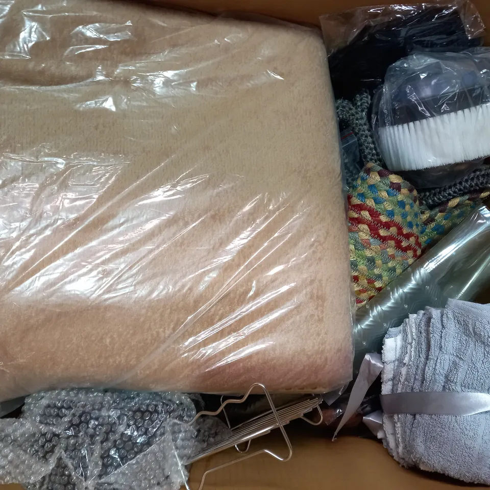 BOX OF APPROXIMATELY 20 ASSORTED HOUSEHOLD ITEMS TO INCLUDE QUICK WOOD SPLITTER, LOGITECH COMPUTER KEYBOARD, ETC