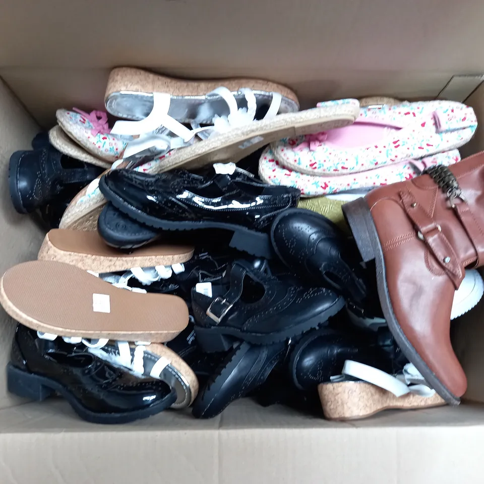 APPROXIMATELY 12 ASSORTED KIDS PAIRS OF SHOES IN VARIOUS COLOURS, STYLES, AND SIZES