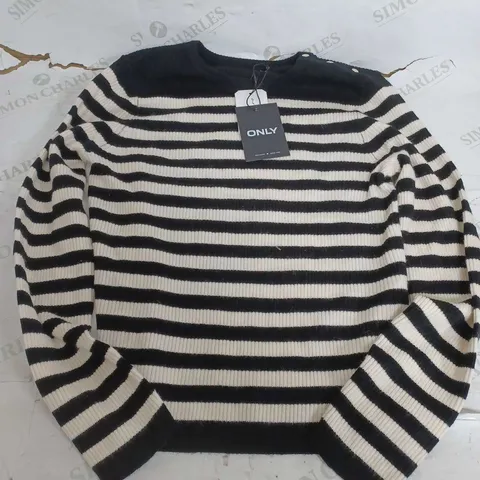 ONLY LS STRIPE BUTTON O NECK KNITTED - LARGE