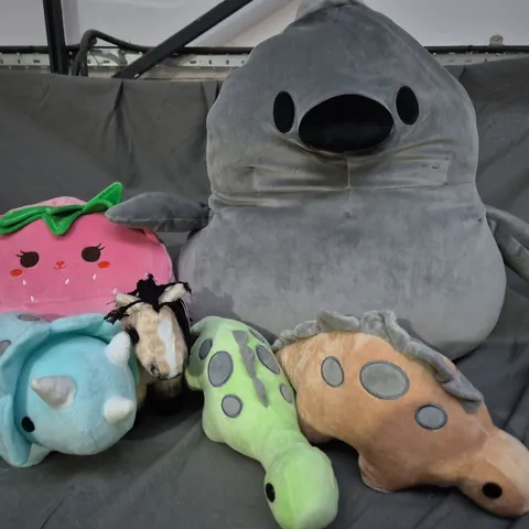 LOT OF 5 ASSORTED PLUSHIES