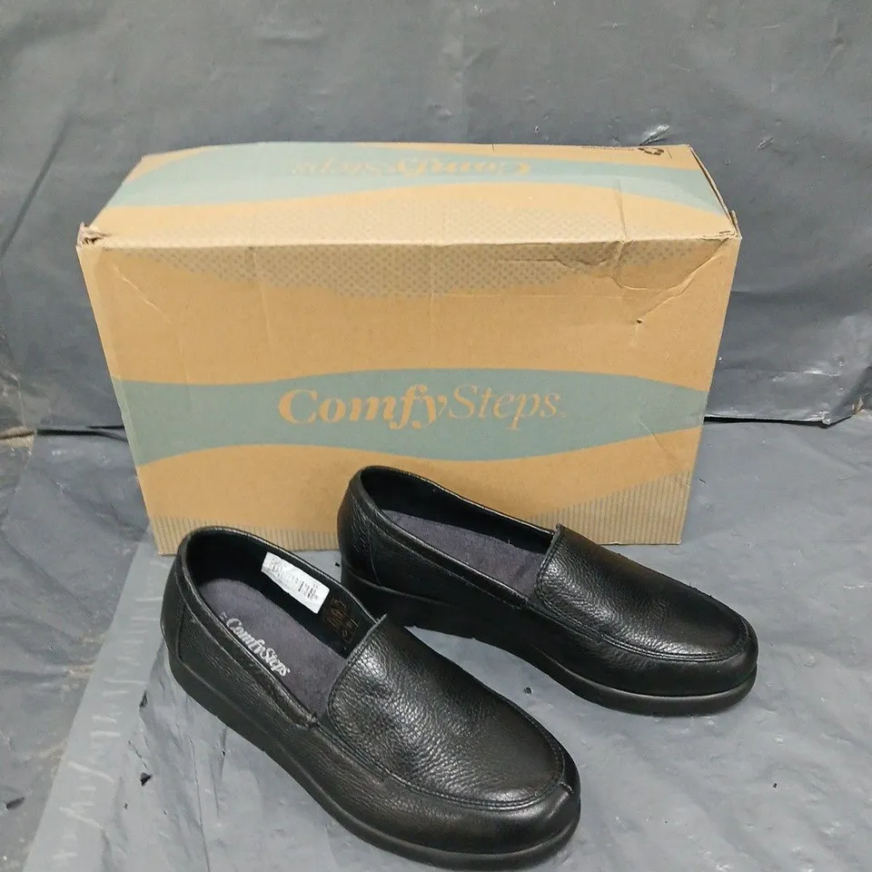 BOXED PAIR OF COMFYSTEP BLACK SLIP ONS SIZE 37