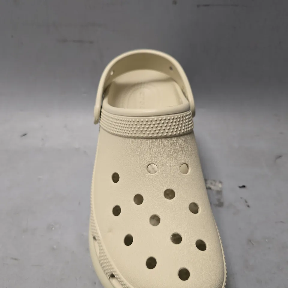 CROCS MEGA CRUSH CLOG - UK M4/W5