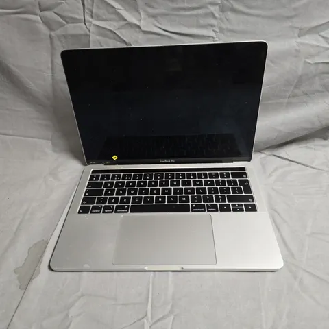 APPLE MACBOOK PRO 13-INCH (A2159 EMC 3301) – DAMAGED DISPLAY/BEZEL