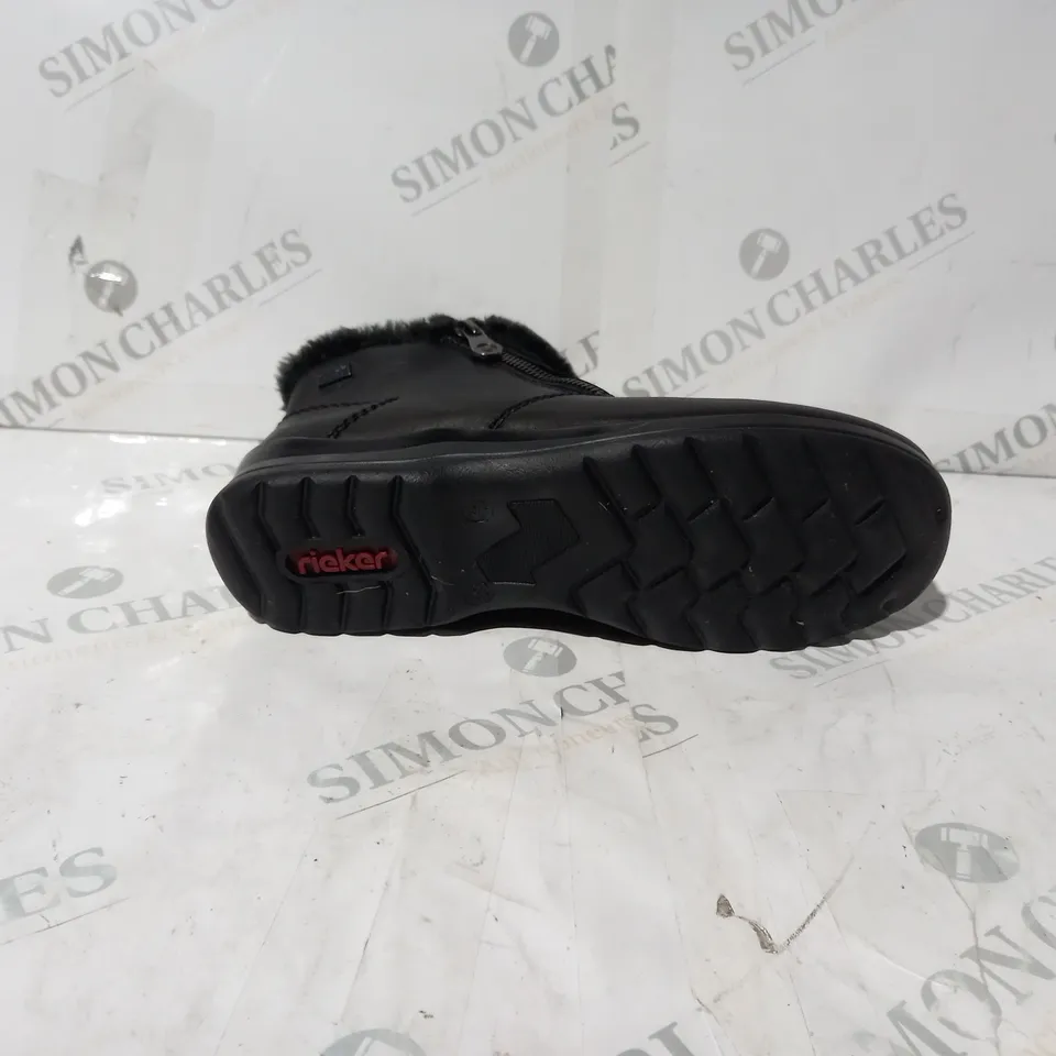 BOXED PAIR OF RIEKER FUR CUFF BOOTS IN BLACK UK SIZE 5