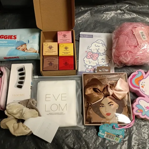 LOT OF APPROXIMATELY 12 ASSORTED HEALTH AND BEAUTY ITEMS TO INCLUDE LIP BALM, WIPES AND FALSE NAILS