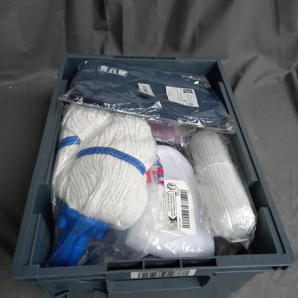 APPROXIMATELY 20 ASSORTED HOUSEHOLD ITEMS TOO INCLUDE TOILET CLEANER , MOP HEADS , TRAVEL BAGS