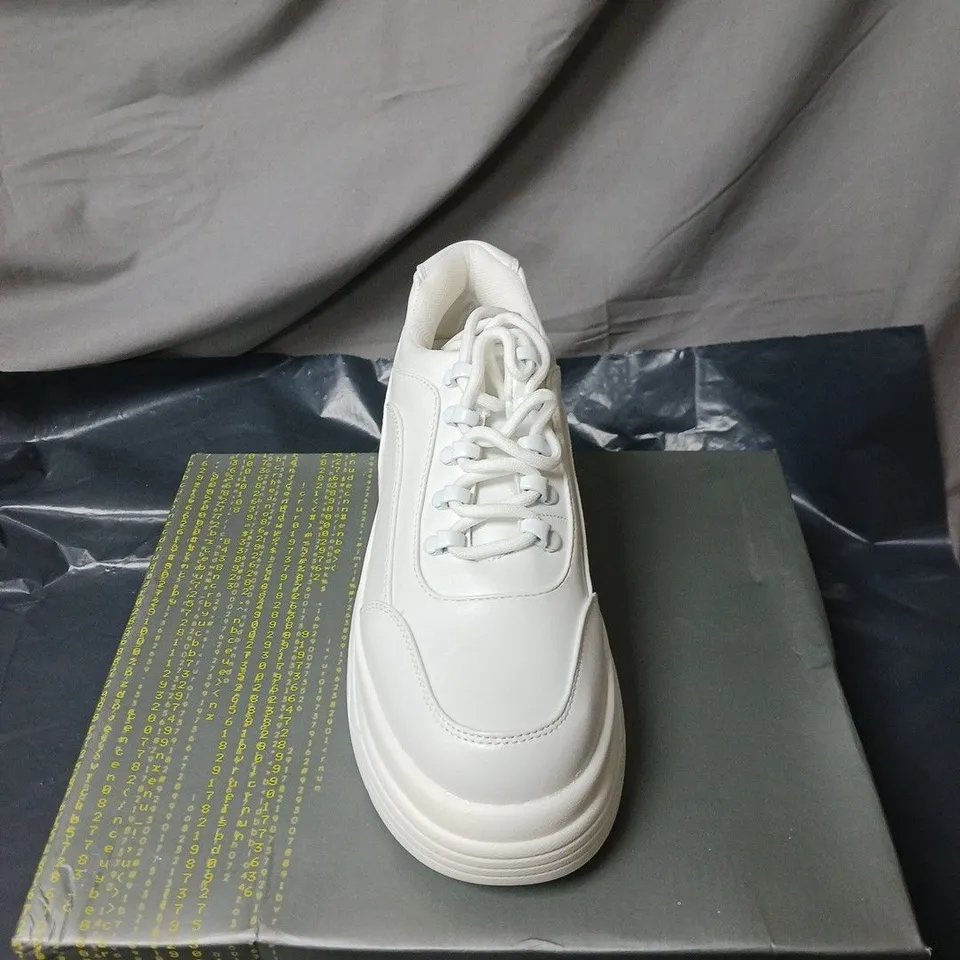 KOI JENNIE STRIKER WHITE CHUNKY BUBBLE TRAINERS WHITE BOXED SIZE 5