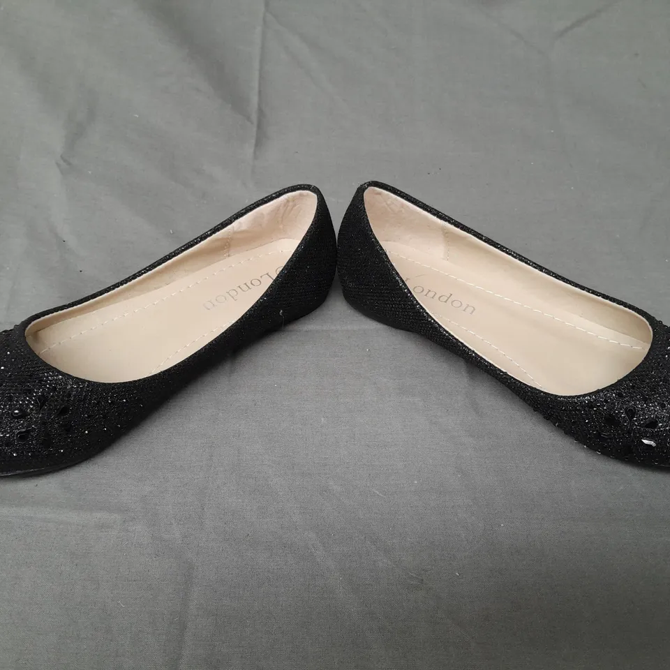 BOXED PAIR OF DESIGNER CLOSED TOE SLIP-ON SHOES IN BLACK EU SIZE 36