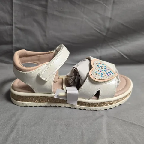 GIRLS' WHITE SANDALS WITH RHINESTONE HEART – VELCRO STRAP, EU 31