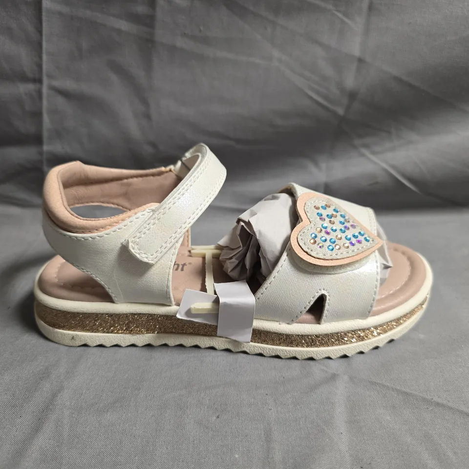 GIRLS' WHITE SANDALS WITH RHINESTONE HEART – VELCRO STRAP, EU 31