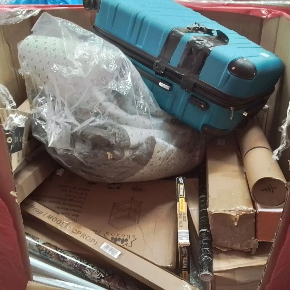 PALLET OF ASSORTED HOUSEHOLD GOODS AND PRODUCTS TO INCLUDE; SUITCASE, BAR CART, BOXED FURNITURE ETC 