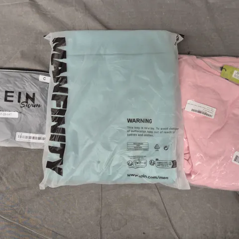BOX OF APPROXIMATELY 20 ASSORTED CLOTHING AND FASHION ITEMS IN VARIOUS STYLES, SIZES, AND COLOURS - COLLECTION ONLY