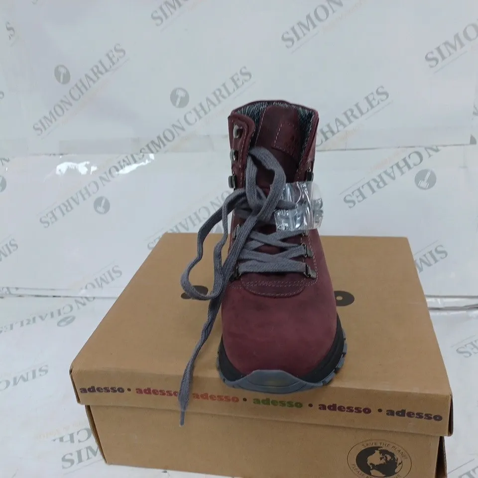 BOXED ADESSO DRY ROSE BOOTS- SIZE 6 