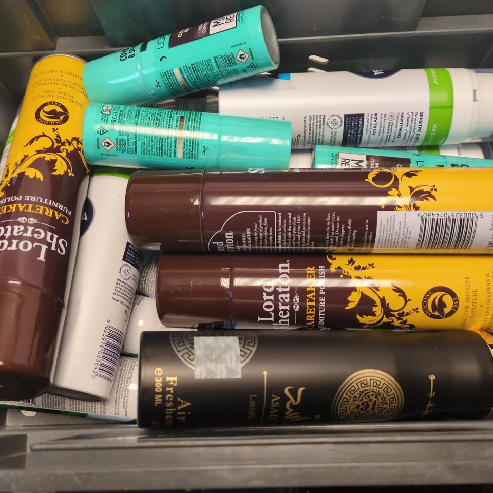 APPROXIMATELY 15 ASSORTED AEROSOLS TO INCLUDE NIVEA MEN SHAVING GEL, JUNGLE FORMULA INSECT REPELLENT, LOREAL MAGIC RETOUCH CONCEALER SPRAY, ETC - COLLECTION ONLY