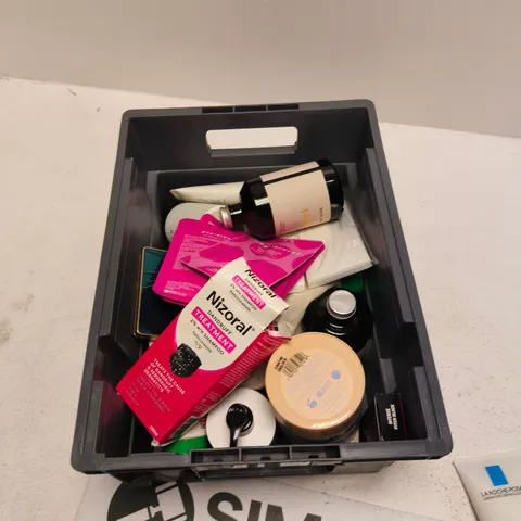 TOTE OF APPROXIMATELY 14 ASSORTED COSMETICS TO INCLUDE: LA ROCHE POSAY CREAM WASH