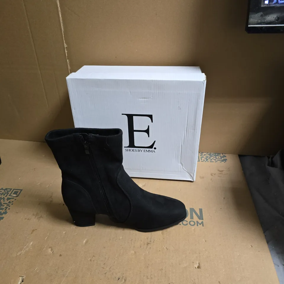 E. SHOES BY EMMA BLACK SUEDE ANKLE BOOTS - UK SIZE 7 