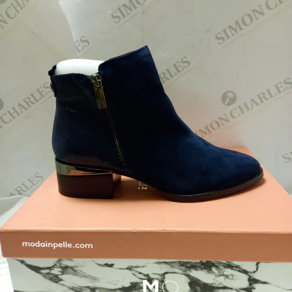 MODA IN PELLE TAMI NAVY ANKLE BOOTS - SIZE 5