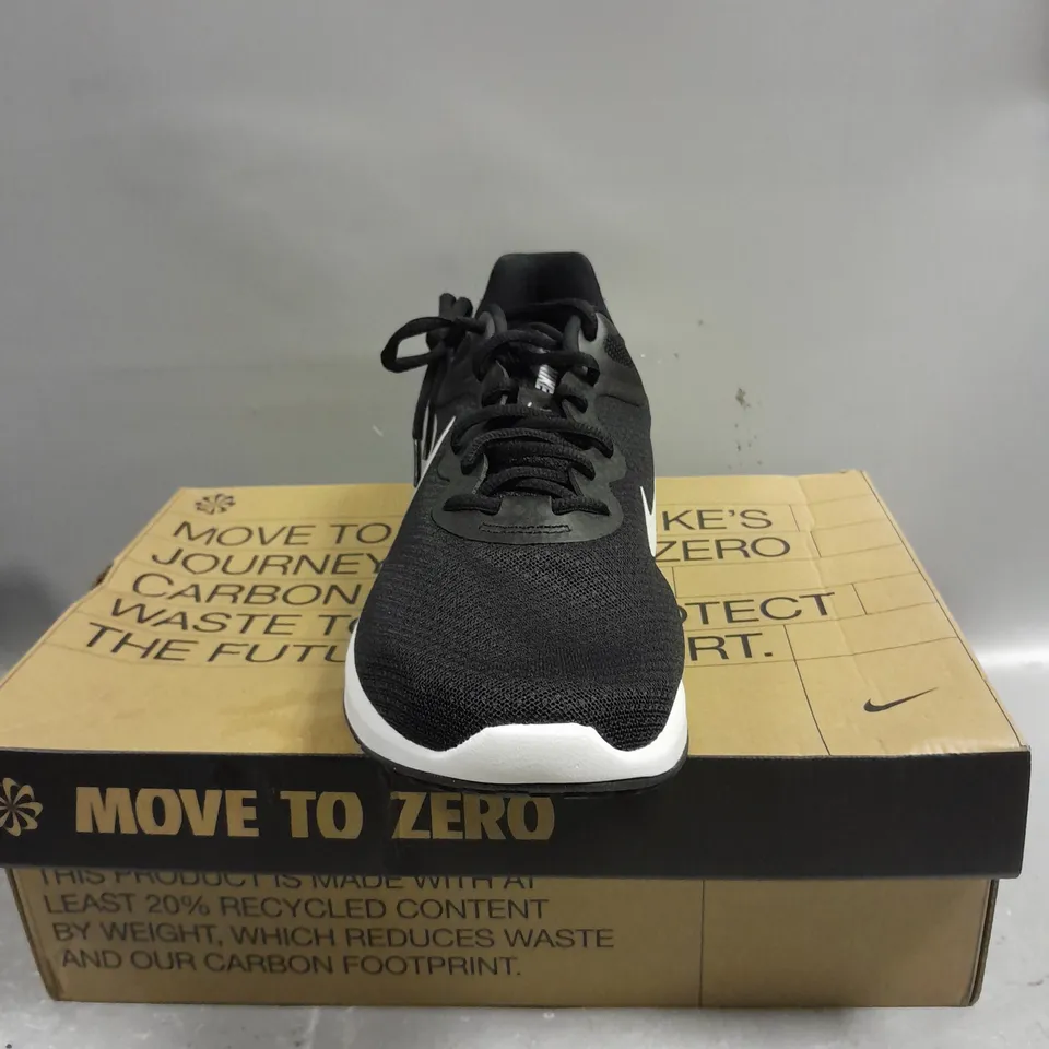 BOXED PAIR OF NIKE REVOLUTION 6 BLACK/WHITE RUNNING TRAINERS - 9.5