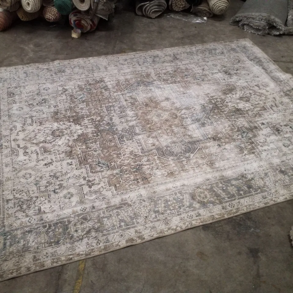 QUALITY DESIGNER AREA RUG - APPROXIMATELY 195×285CM