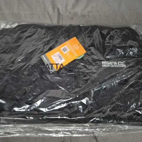 REGATTA KIDS WATERPROOF ROBE IN BLACK SIZE 5-9 YEARS