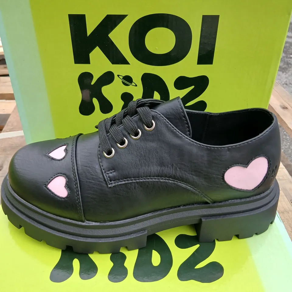 KOI KIDZ LIL' TENNIN HEART SHOES – BLACK WITH PINK HEARTS, UK 3K (KA00261-UK3K)