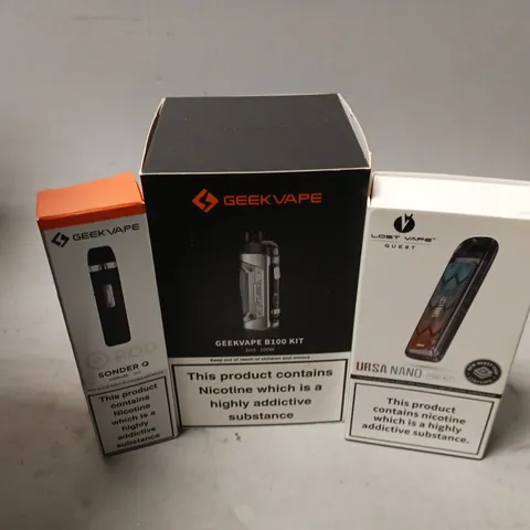 APPROXIMATELY 20 VAPES & E-CIGARETTES TO INCLUDE GEEKVAPE B100 KIT, LOST VAPE QUEST URSA NANO, GEEKVAPE QPOD SONDER Q, ETC