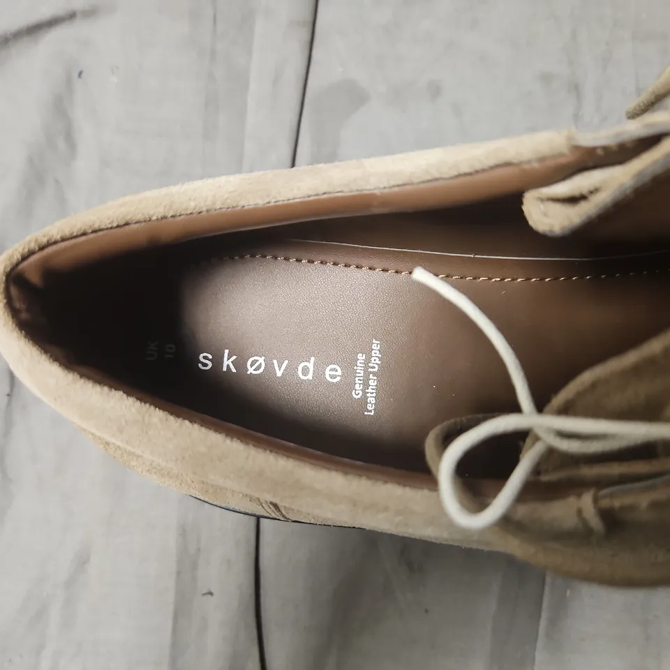 SKOVDE BEIGE SUEDE LACE-UP SHOES – UK 10