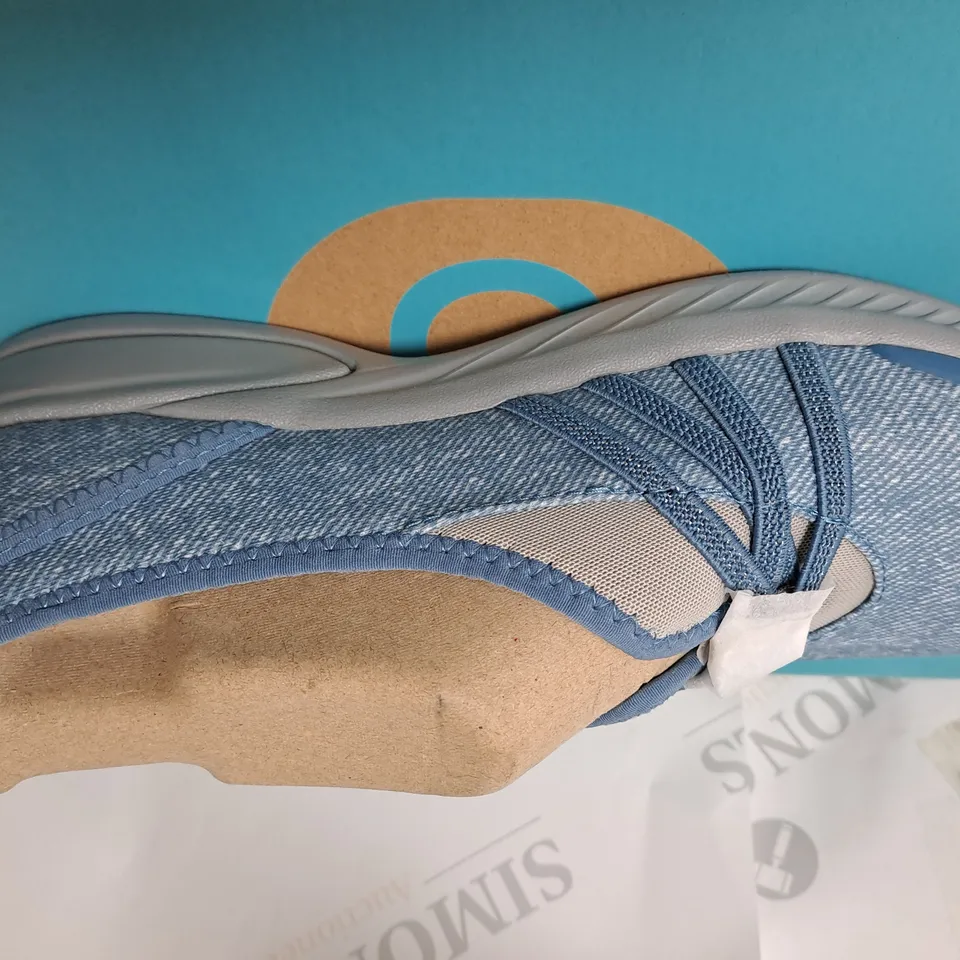 BOXED BZEES SIZE 6 DENIM BLUE