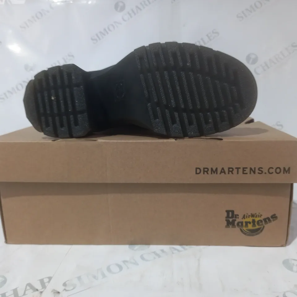 BOXED PAIR OF DR MARTENS CHESNEY BOOTS IN BLACK UK SIZE 4