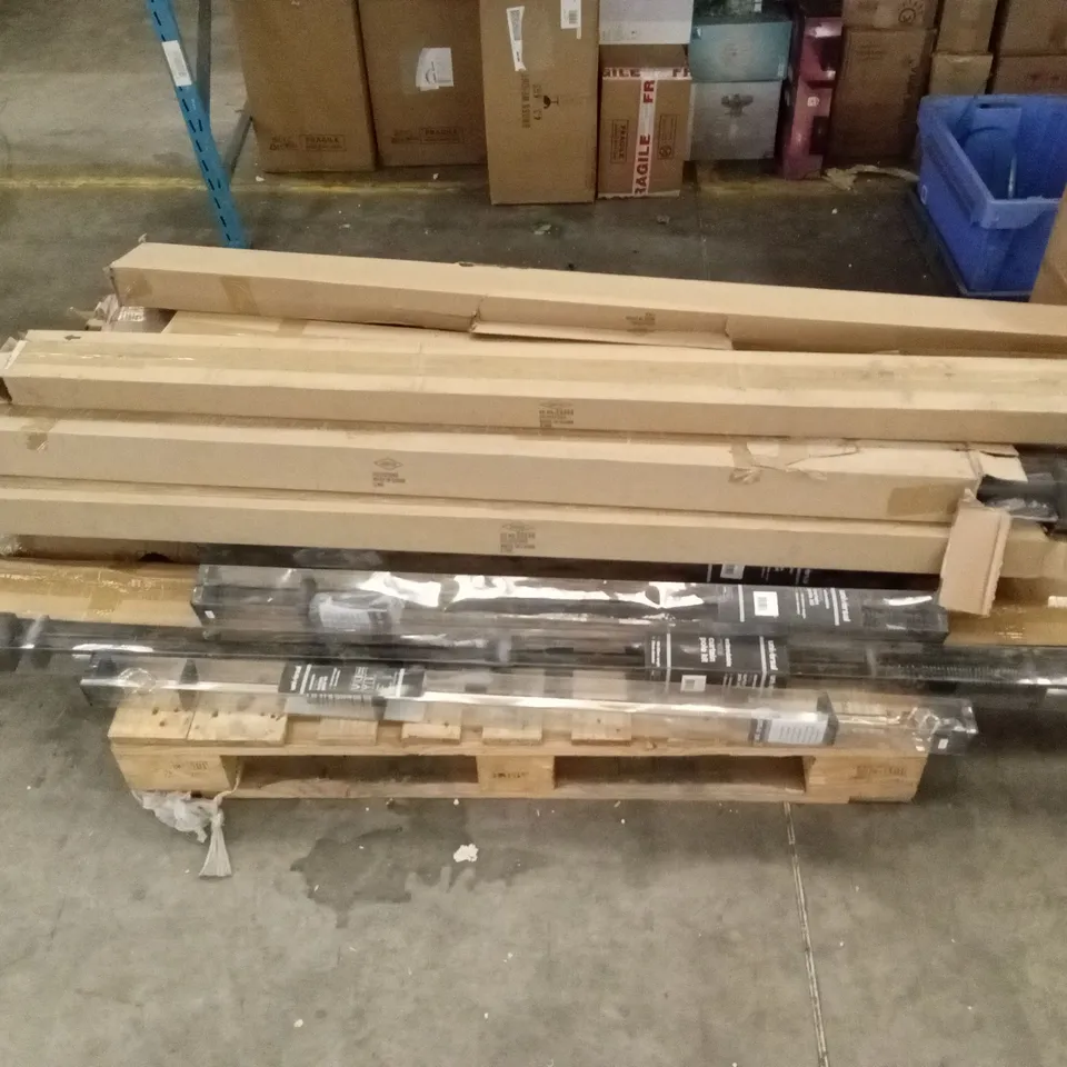 LARGE MIXED ASSORTMENT OF CURTAIN POLES
