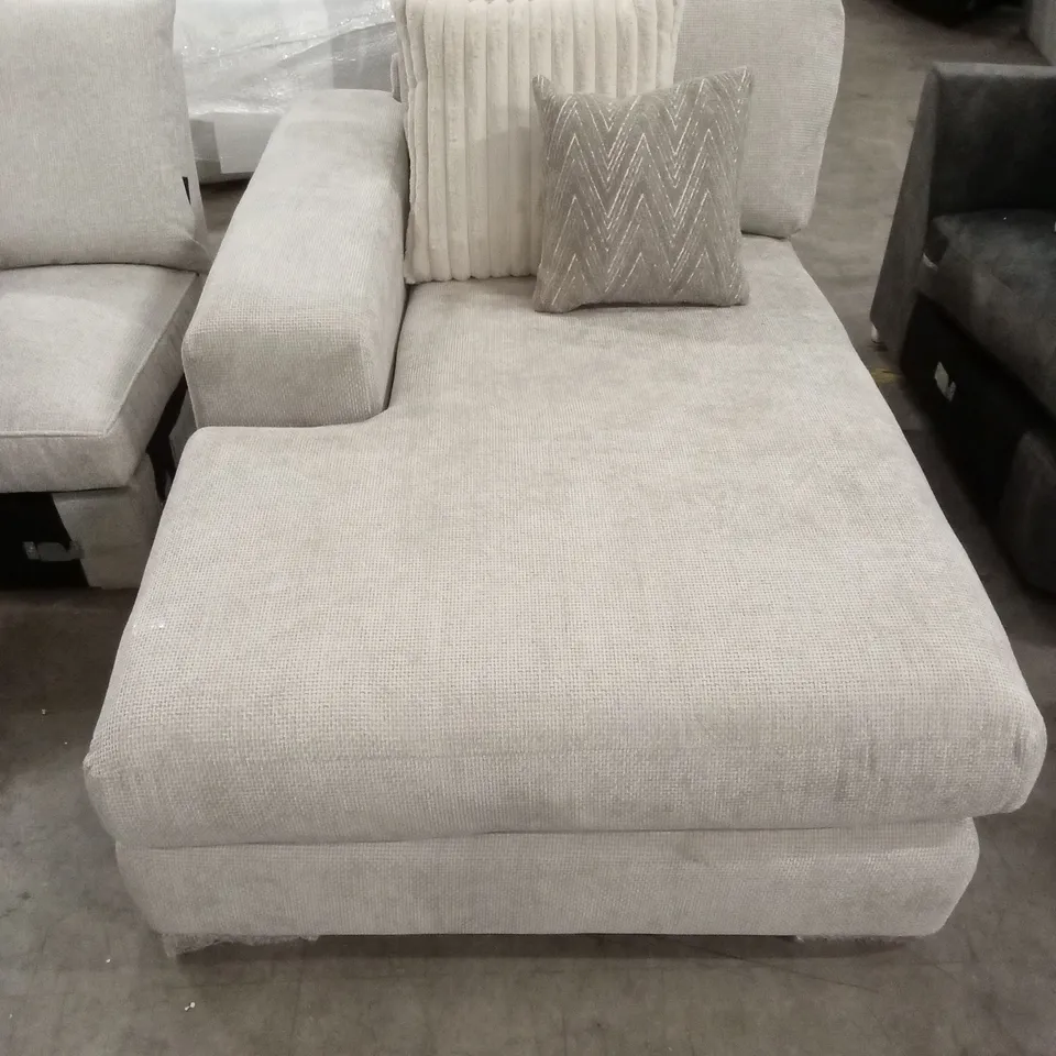 5 x ASSORTED DESIGNER SOFA PARTS AND PIECES