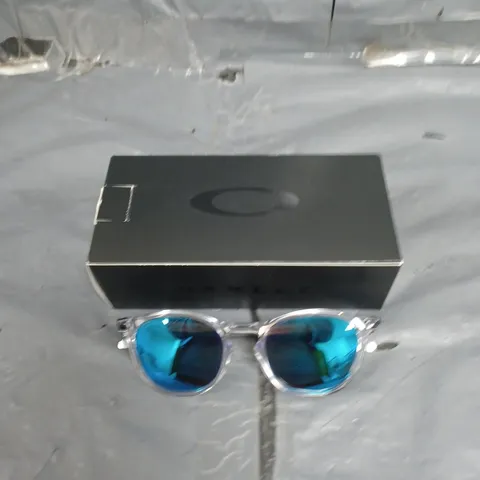 OAKLEY PITCHMAN ROUND PRIZM SUNGLASSES - CLEAR