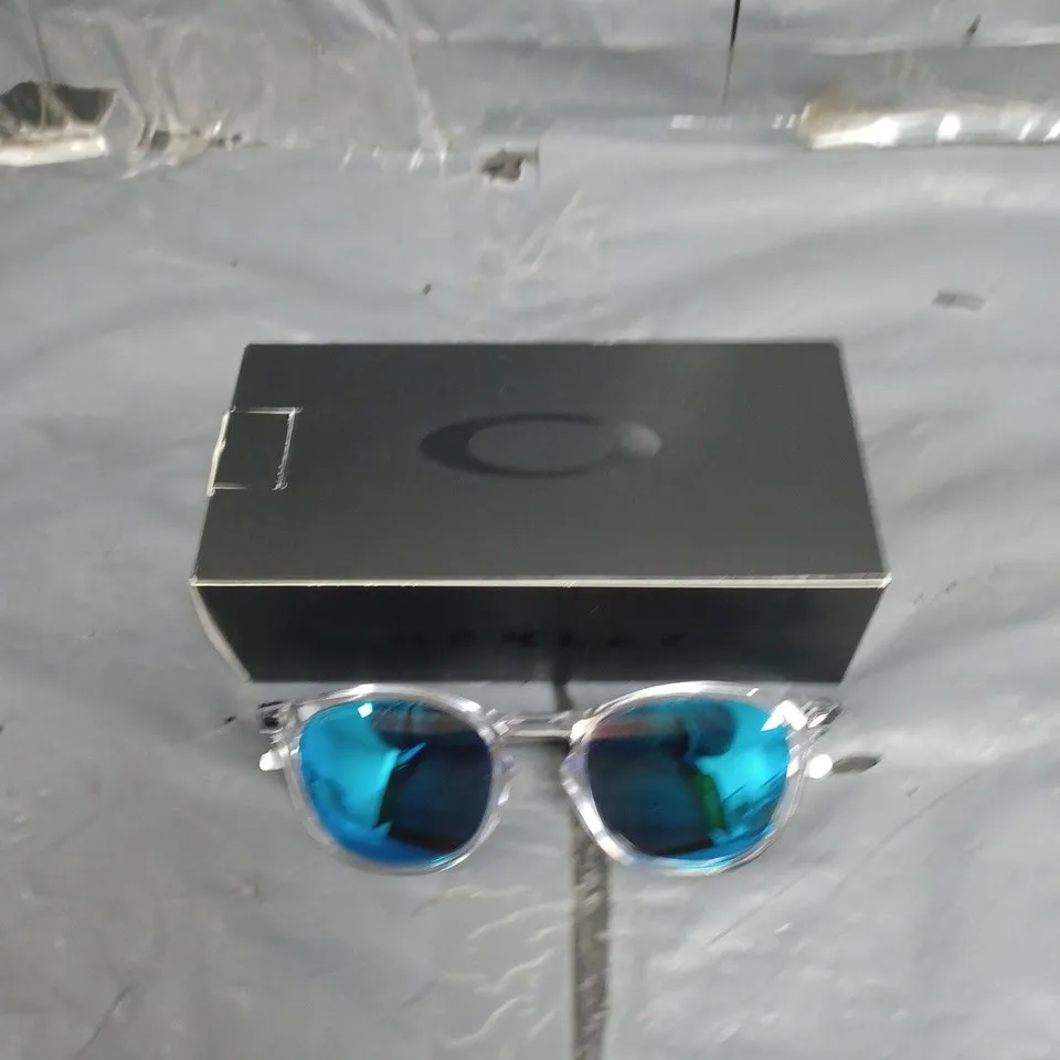 OAKLEY PITCHMAN ROUND PRIZM SUNGLASSES - CLEAR