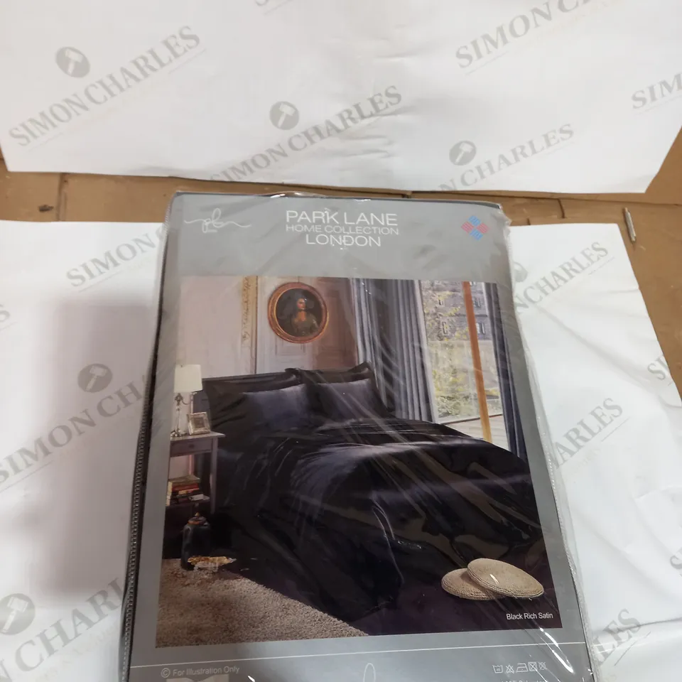 PARK LANE HOME COLLECTION LONDON KIND DUVET SET