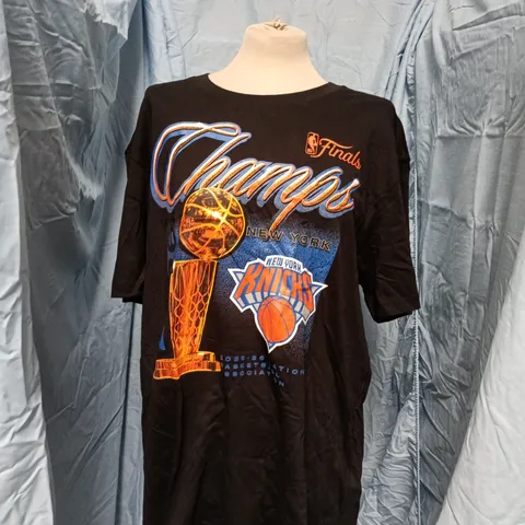 NBA FINALS KNICKS T-SHIRT – BLACK GRAPHIC TEE