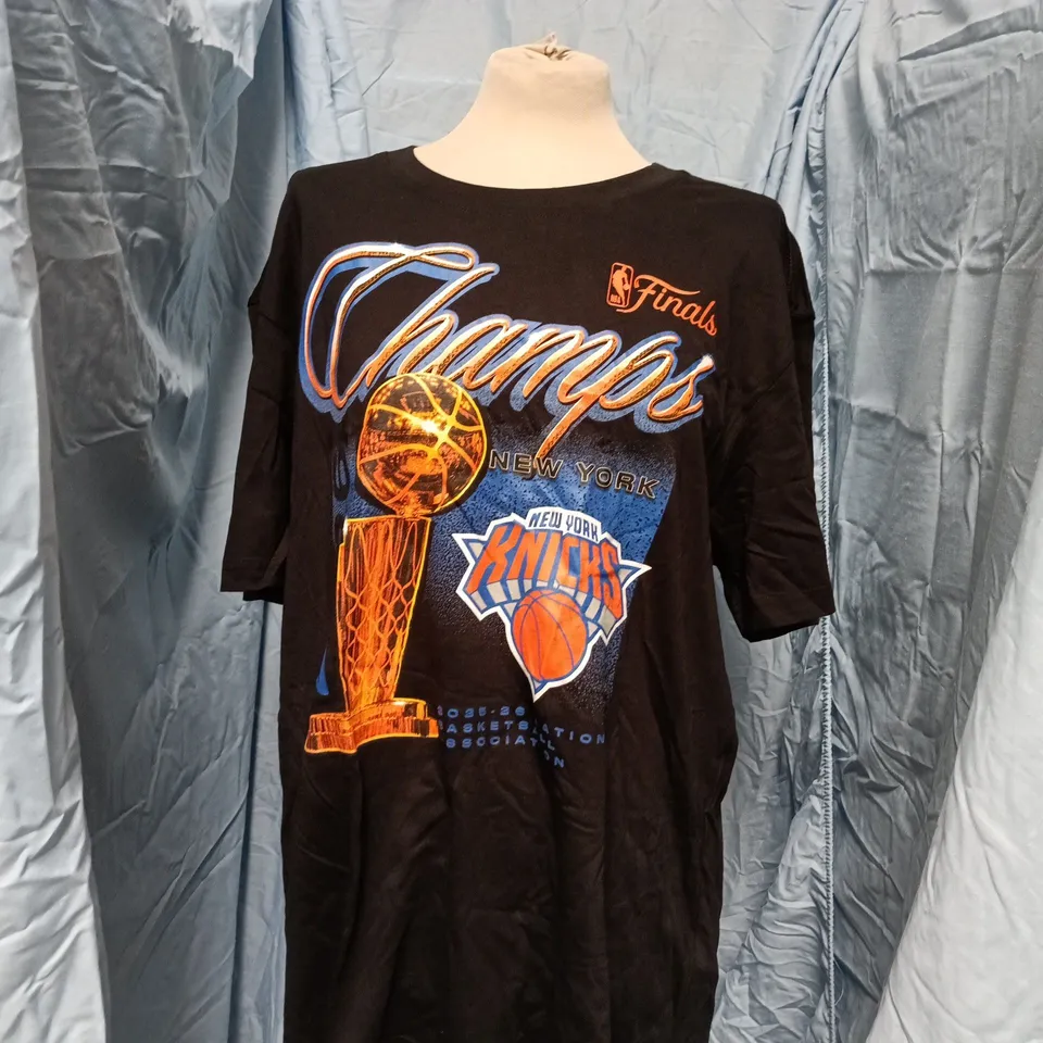 NBA FINALS KNICKS T-SHIRT – BLACK GRAPHIC TEE