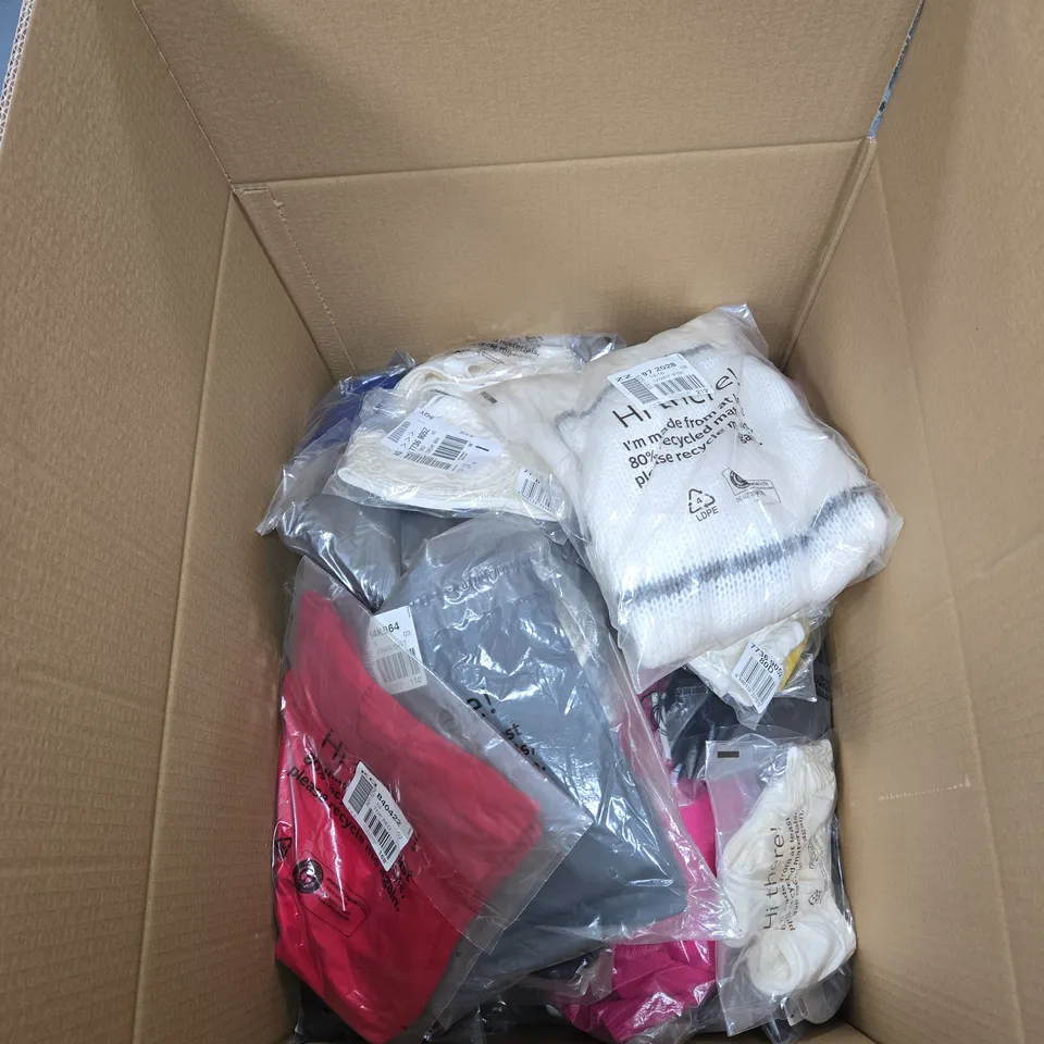 BOX OF APPROXIMATELY 25 ASSORTED CLOTHING ITEMS OF VARIOUS STYLES AND SIZES TO INCLUDE JACK AND JONES, CREATION L ETC