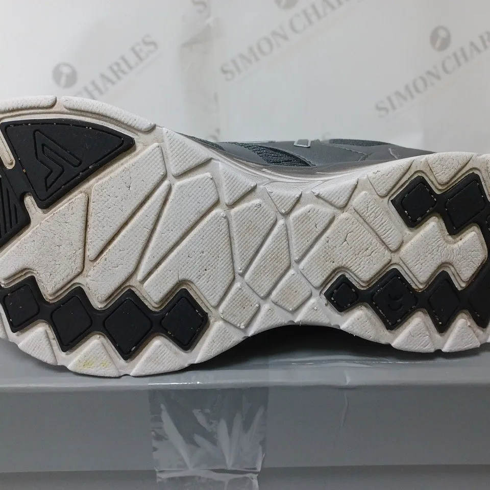 VIONIC 335 MILES TRAINERS GREY SIZE 5.5