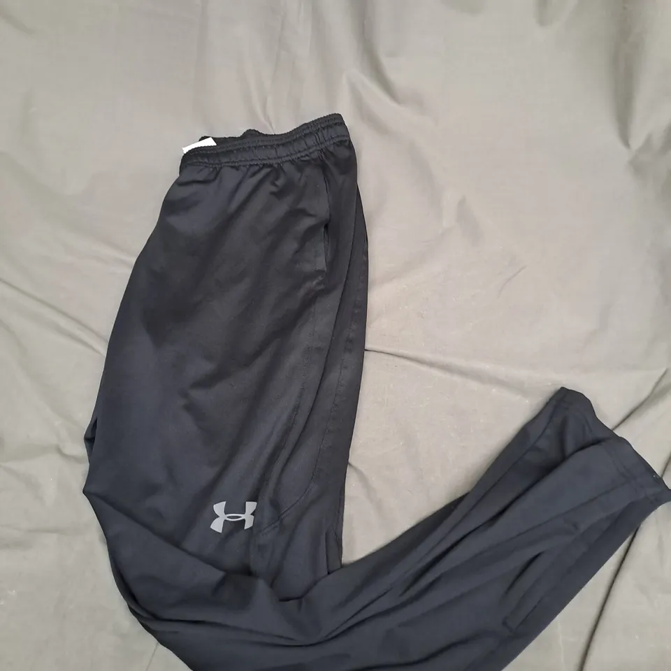 UNDER ARMOUR LARGE FITTED JOGGERS IN BLACK 