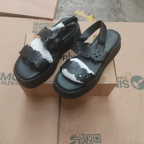 PALLET CONTAINING APPROXIMATELY 180x BRAND NEW SIMPLY BE CRYSTAL SHOES
