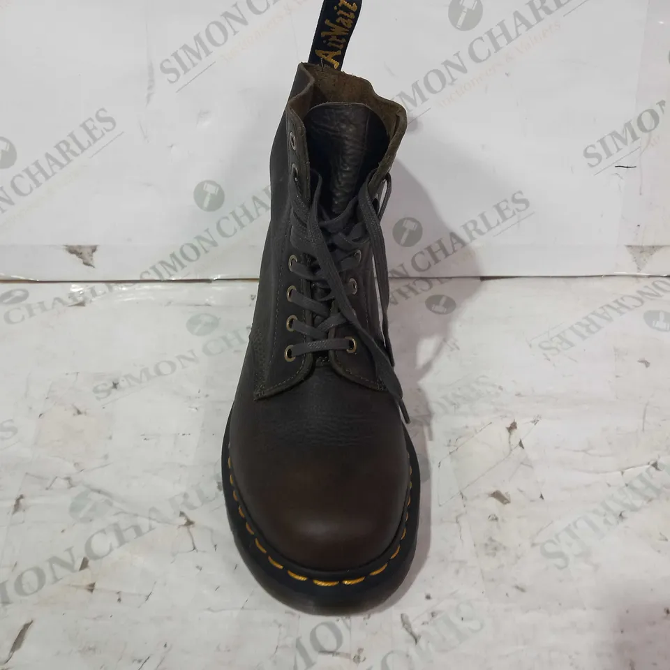 BOXED PAIR OF DR MARTENS ANKLE BOOTS IN BROWN UK SIZE 8