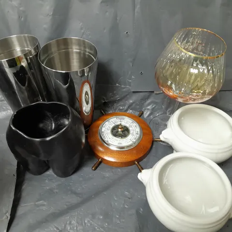 APPROXIMATELY 10 ASSORTED HOUSEHOLD ITEMS TO INCLUDE WINE GLASS, MIXER CUPS, ETC - COLLECTION ONLY