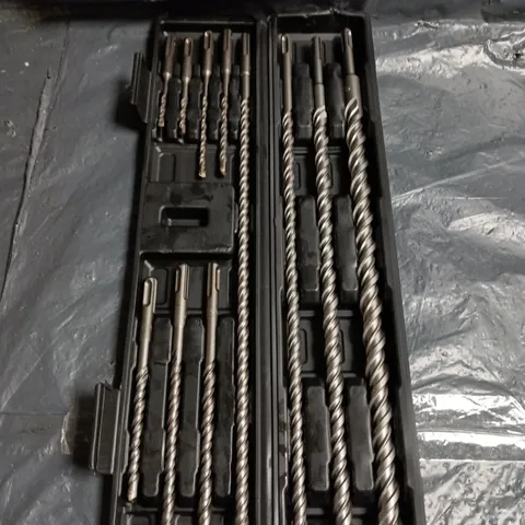 DRILL BIT SET IN PLASTIC CASE – ASSORTED TWIST DRILL BITS