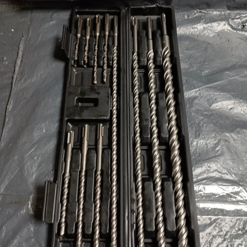 DRILL BIT SET IN PLASTIC CASE – ASSORTED TWIST DRILL BITS